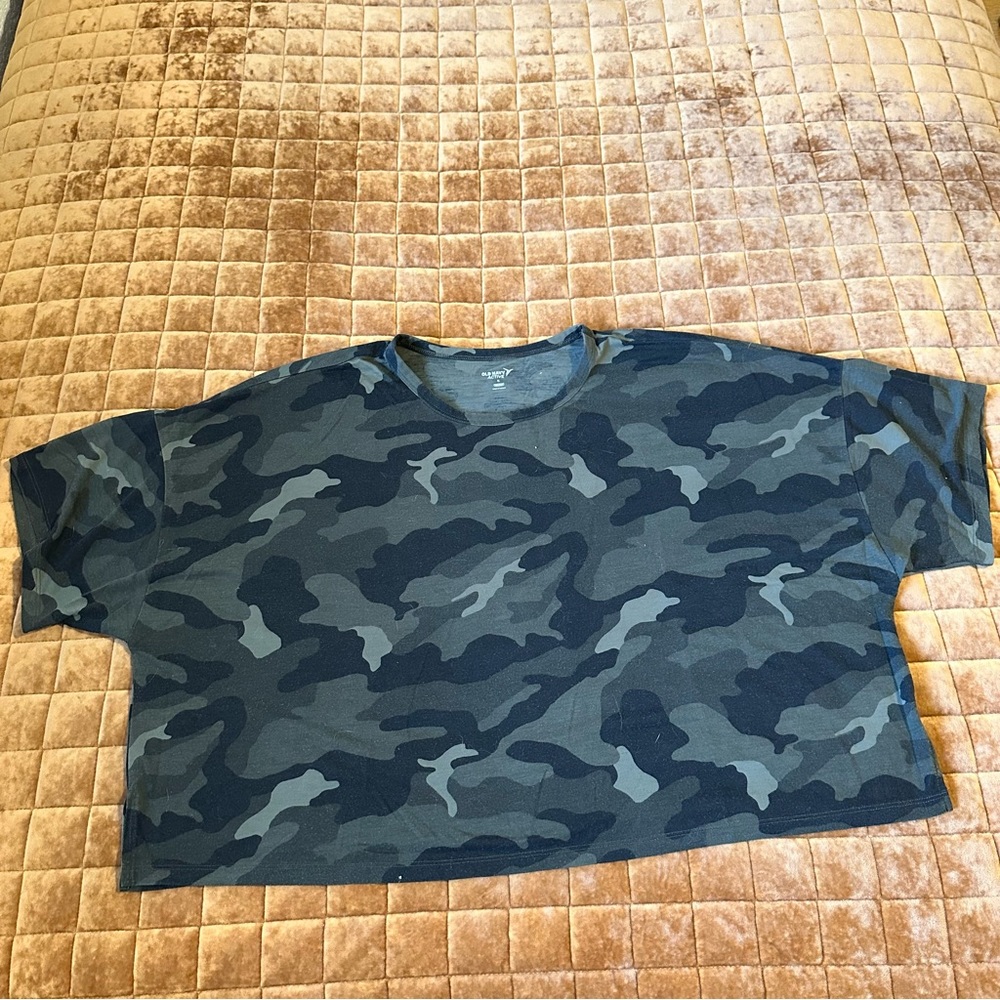 Old Navy tee